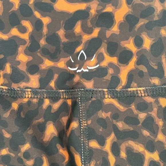 BEYOND YOGA X barre 3 Animal Print Leggings Black/Brown Size See Measurements - Picture 6 of 8